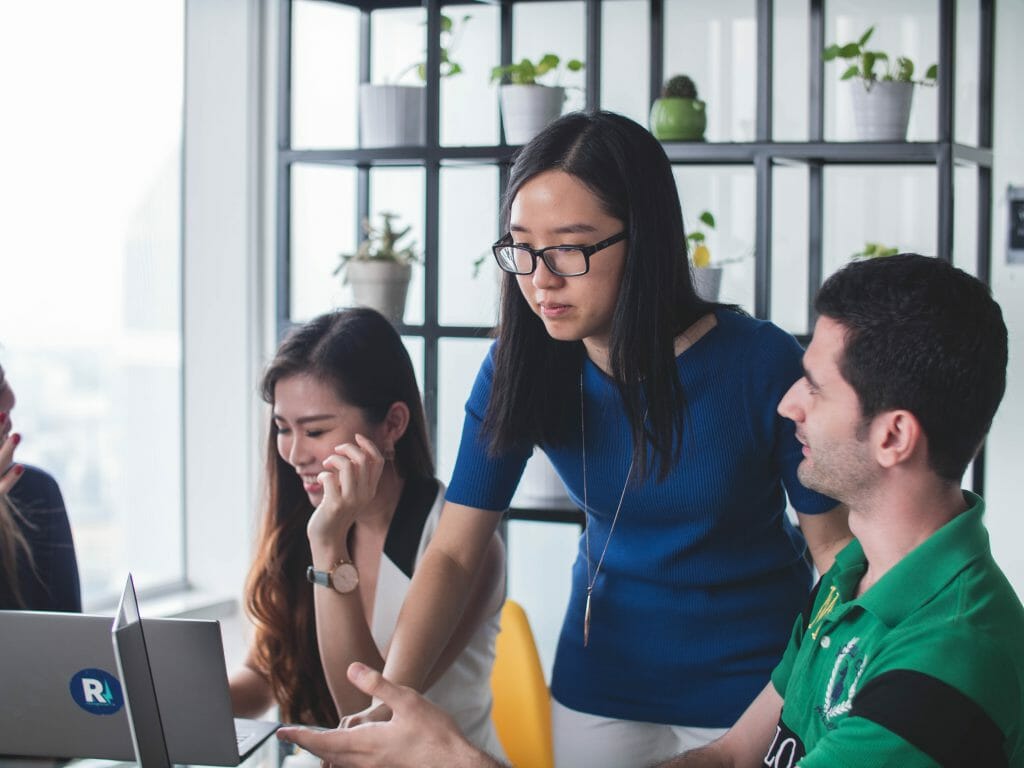 嘱託とは?契約社員やパートとの違いを徹底解説