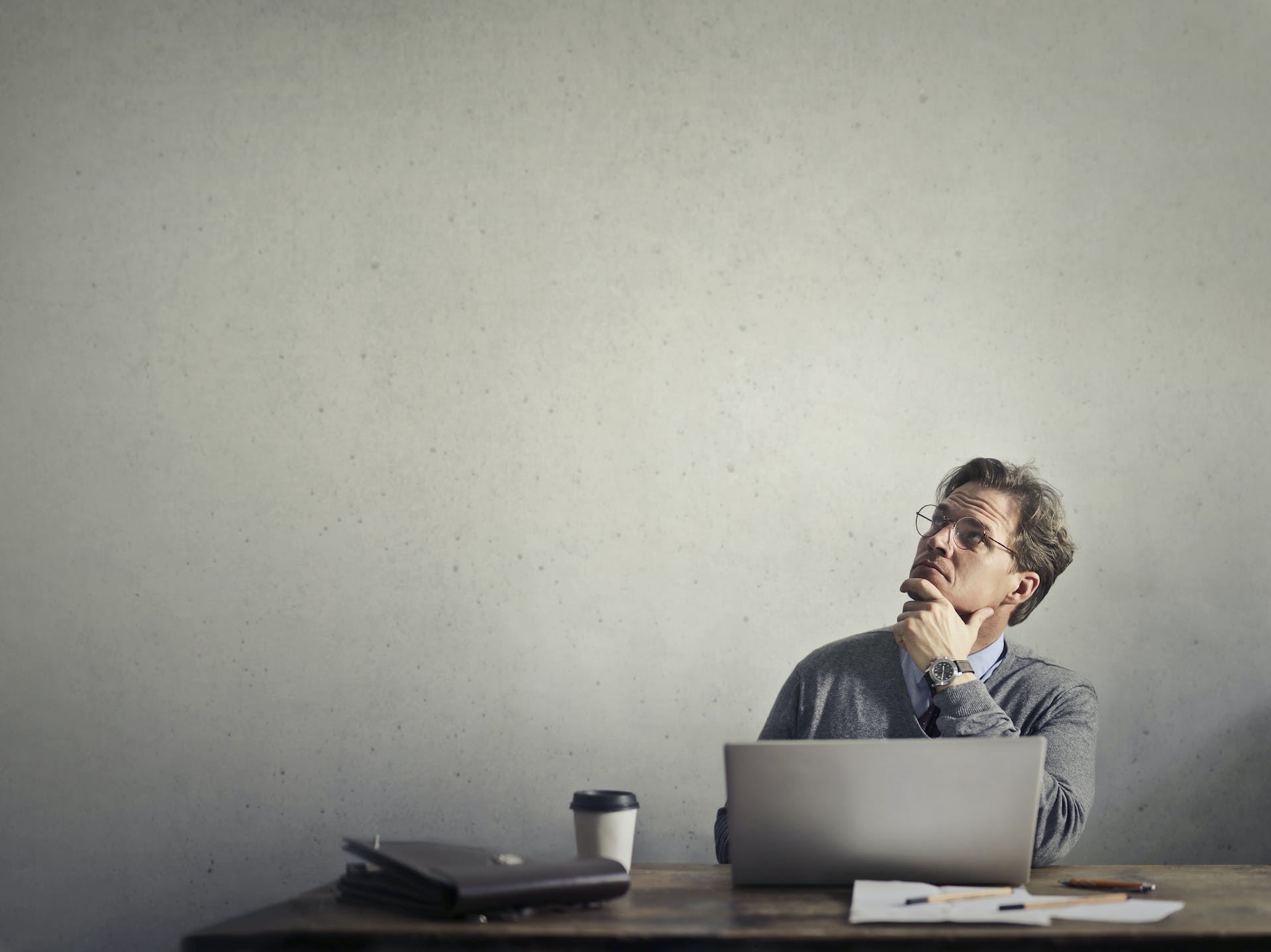 新卒社員がすぐに離職する理由とは?エンジニアの離職対策とともに解説